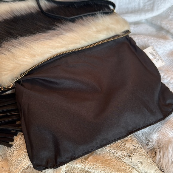 Bam Forever Black and White Faux Fur Crossbody Bag with adj strap. NWOT - Picture 6 of 12